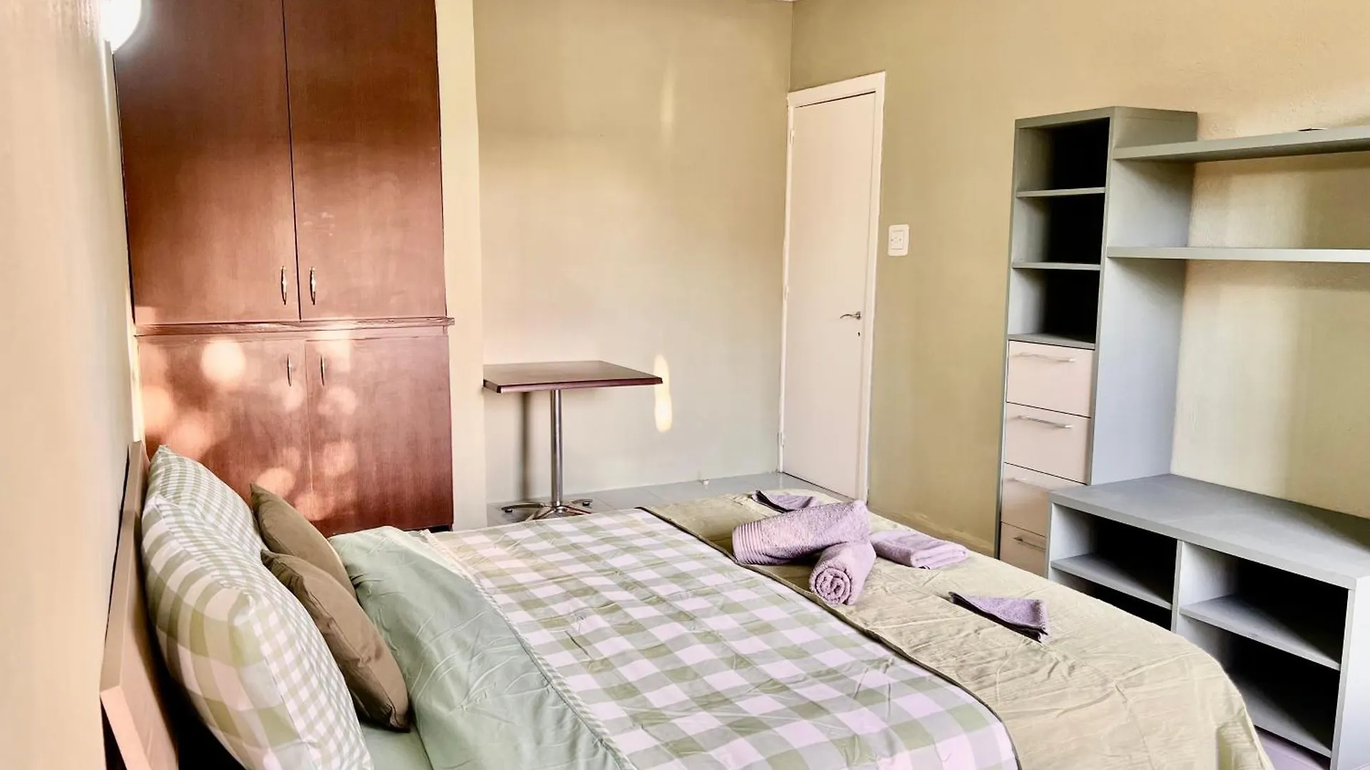 Budget Friendly 2 Bedroom Apartment In The Heart Of St Julians, Paceville Saint Julian's